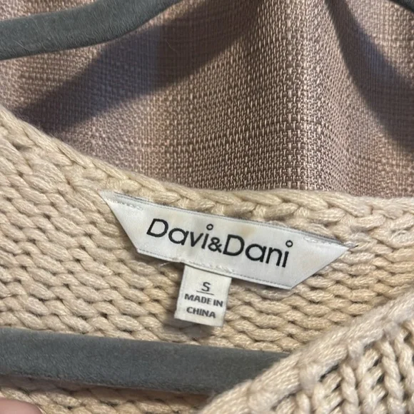 NWOT knitted sweater - Picture 2 of 2